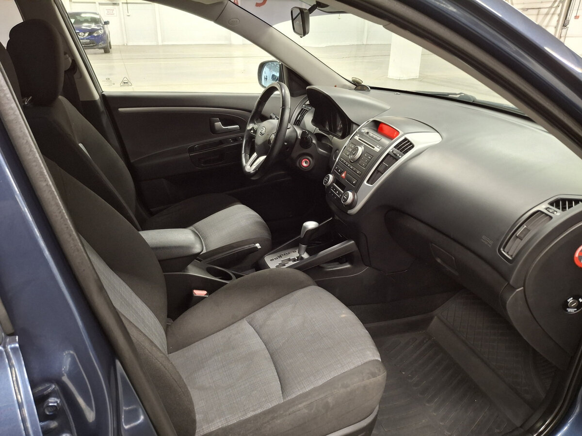 Купить Kia Ceed с пробегом. Фото: #8