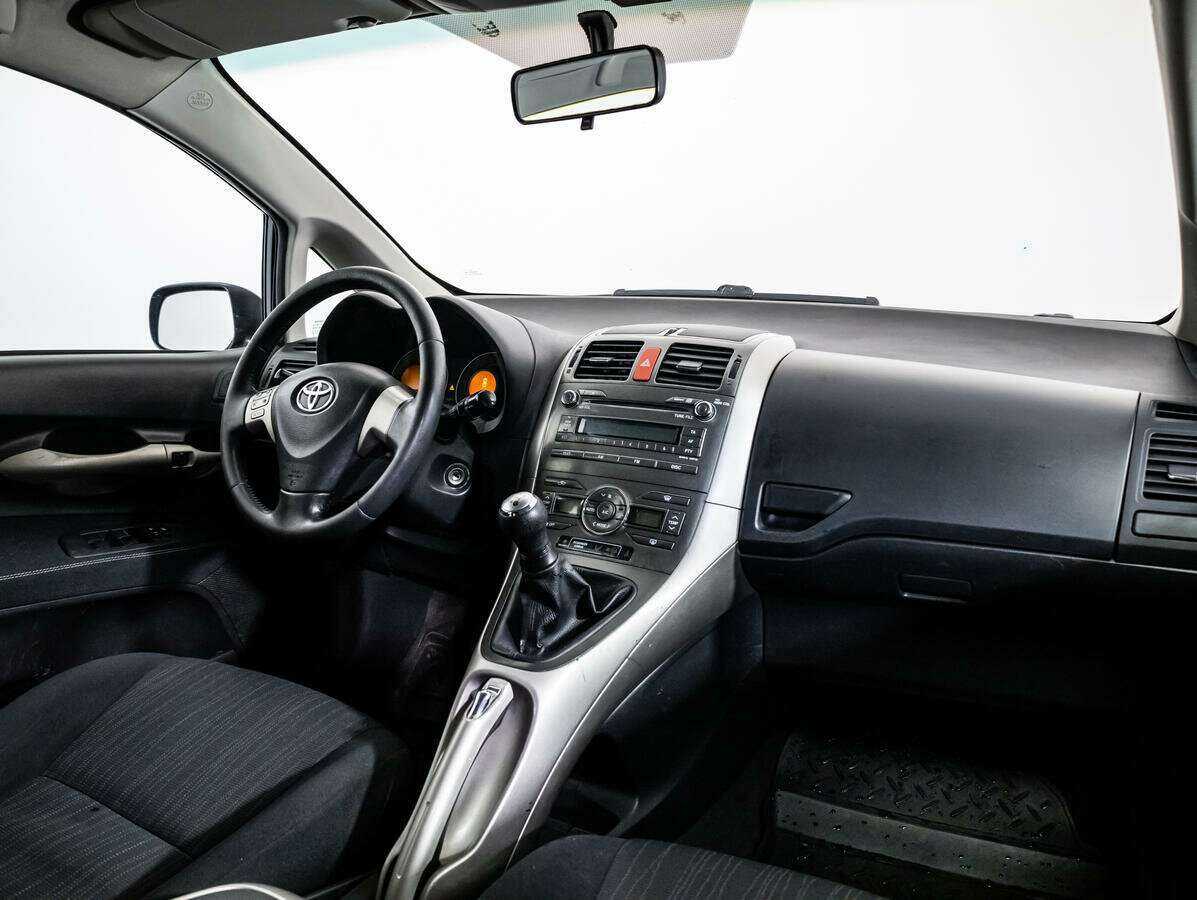 Купить Toyota Auris с пробегом. Фото: #8