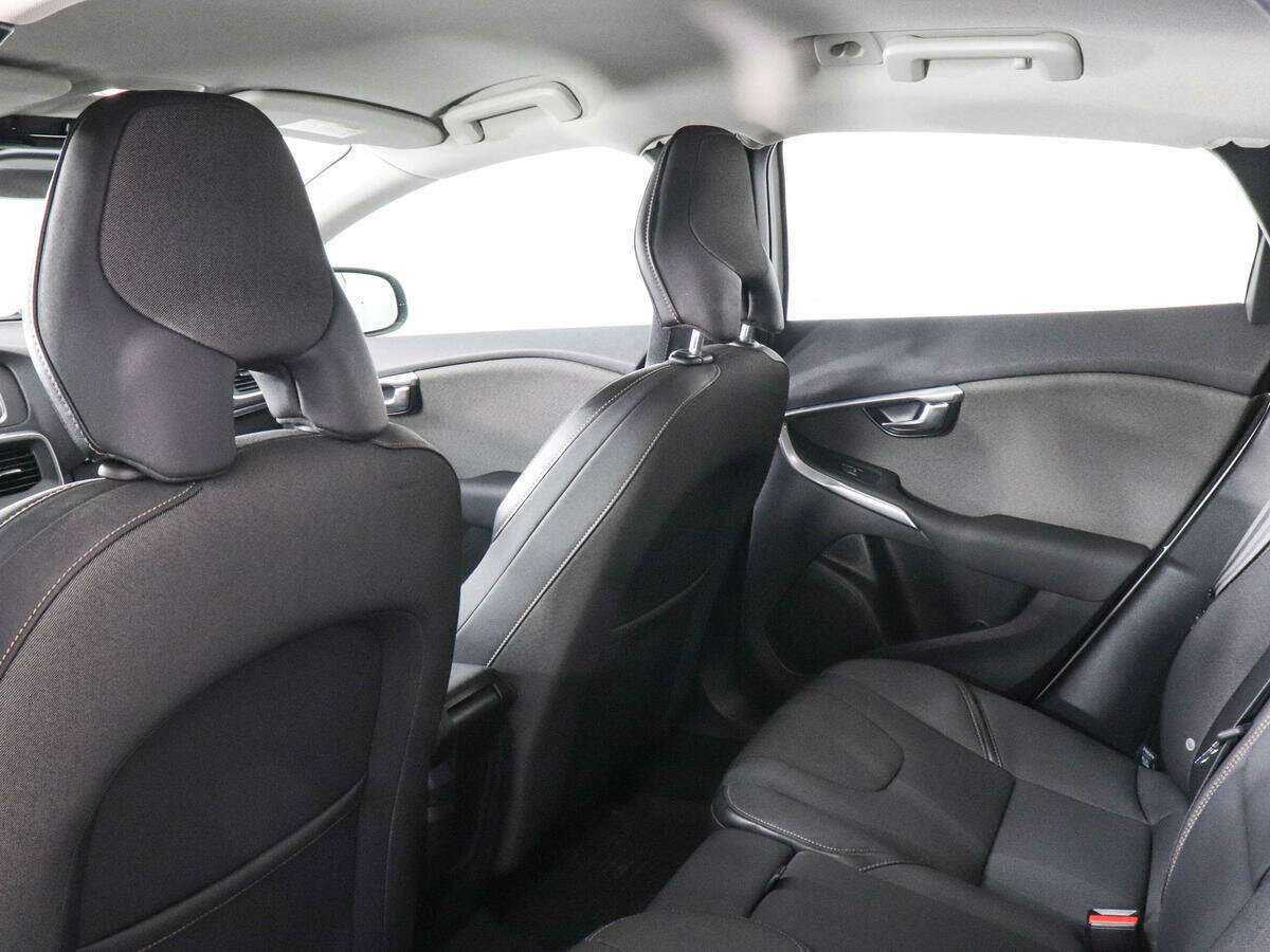 Купить Volvo V40 Cross Country с пробегом. Фото: #11