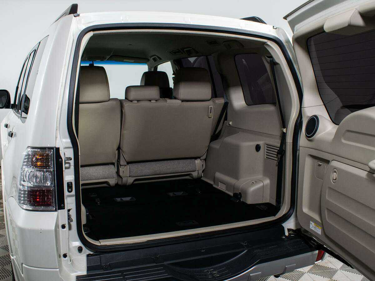 Купить Mitsubishi Pajero с пробегом. Фото: #14