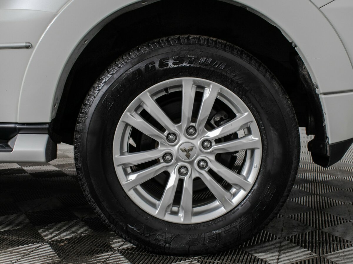 Купить Mitsubishi Pajero с пробегом. Фото: #17