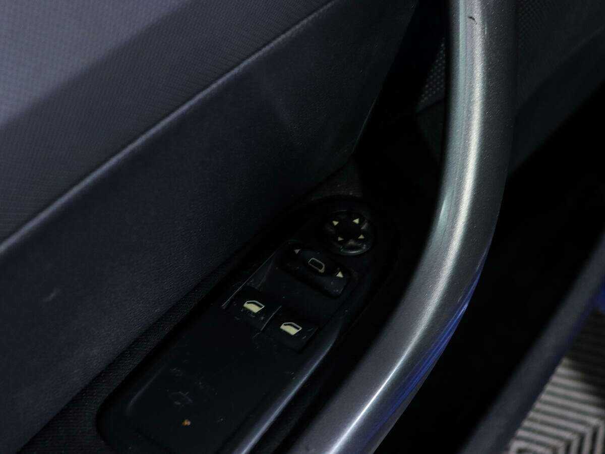 Купить Peugeot 308 с пробегом. Фото: #12