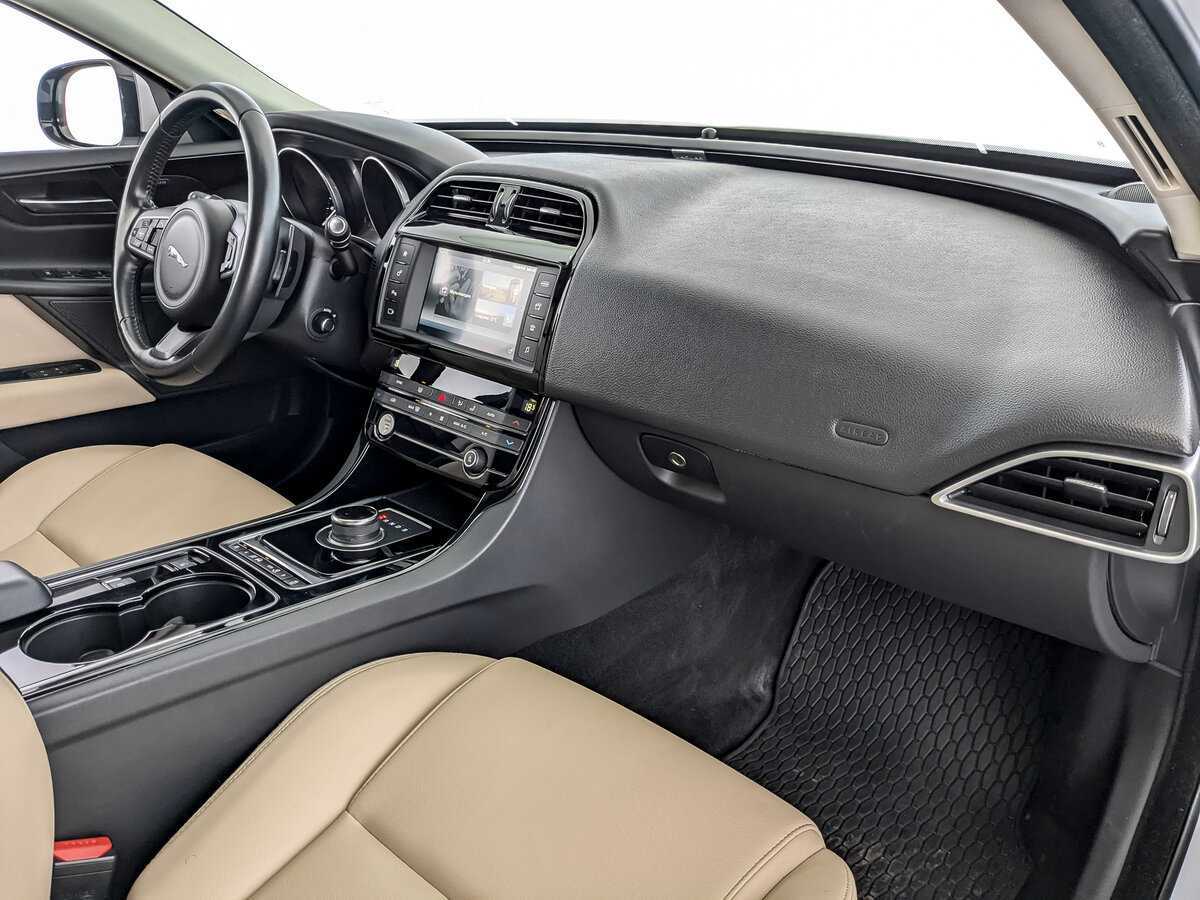 Купить Jaguar XE с пробегом. Фото: #10