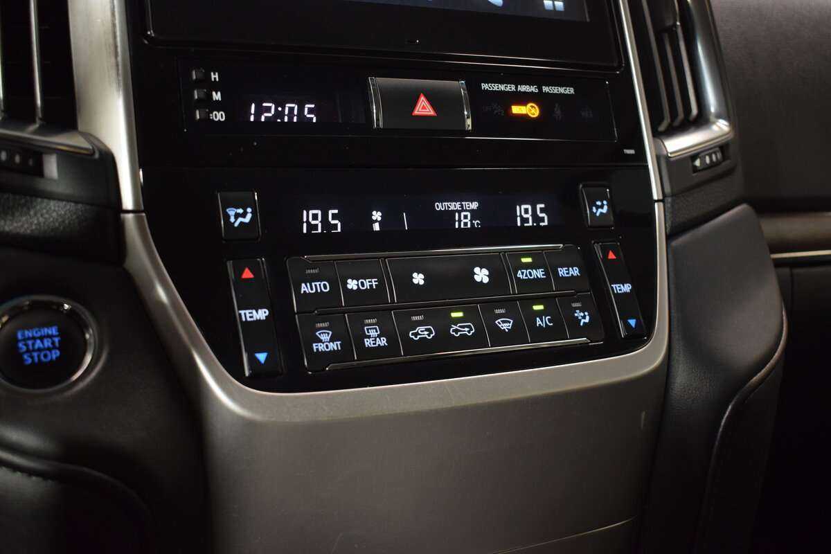 Купить Toyota Land Cruiser с пробегом. Фото: #27
