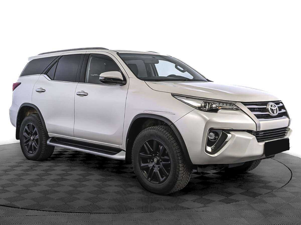 Купить Toyota Fortuner с пробегом. Фото: #2