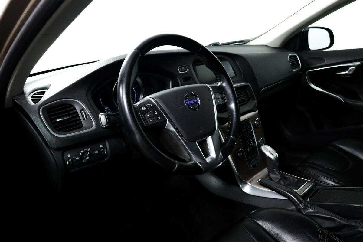 Купить Volvo V40 Cross Country с пробегом. Фото: #12