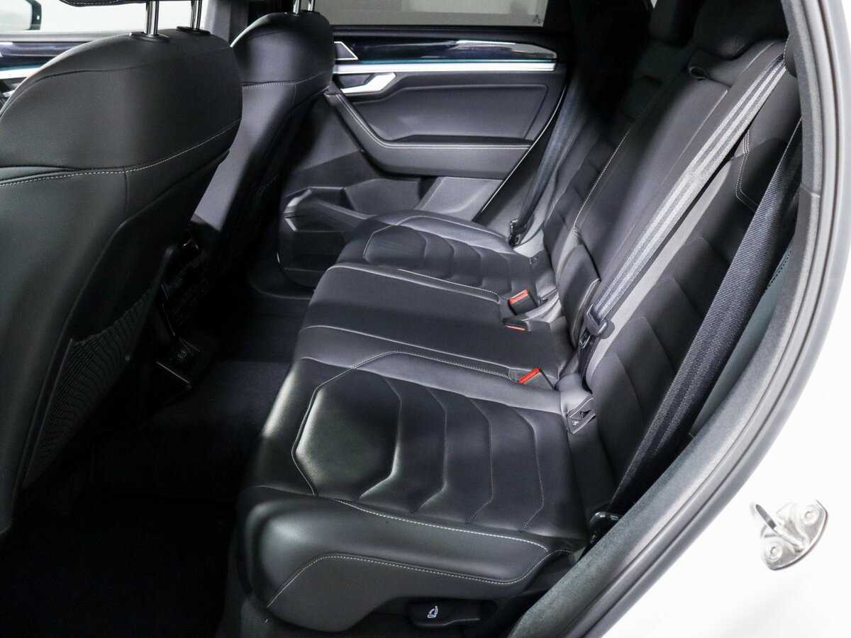 Купить Volkswagen Touareg с пробегом. Фото: #6