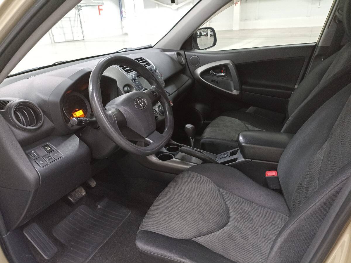 Купить Toyota RAV4 с пробегом. Фото: #15