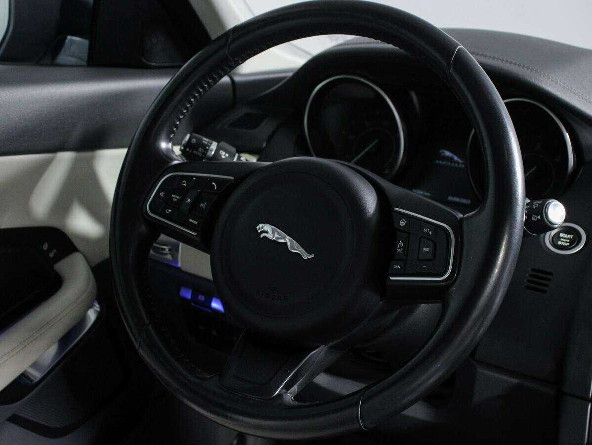 Купить Jaguar E-Pace с пробегом. Фото: #19