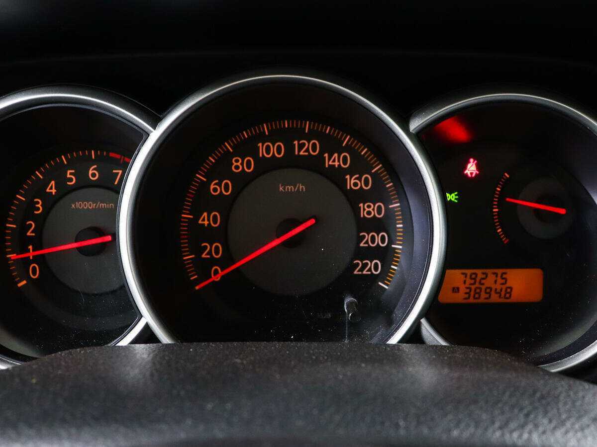 Купить Nissan Tiida с пробегом. Фото: #8