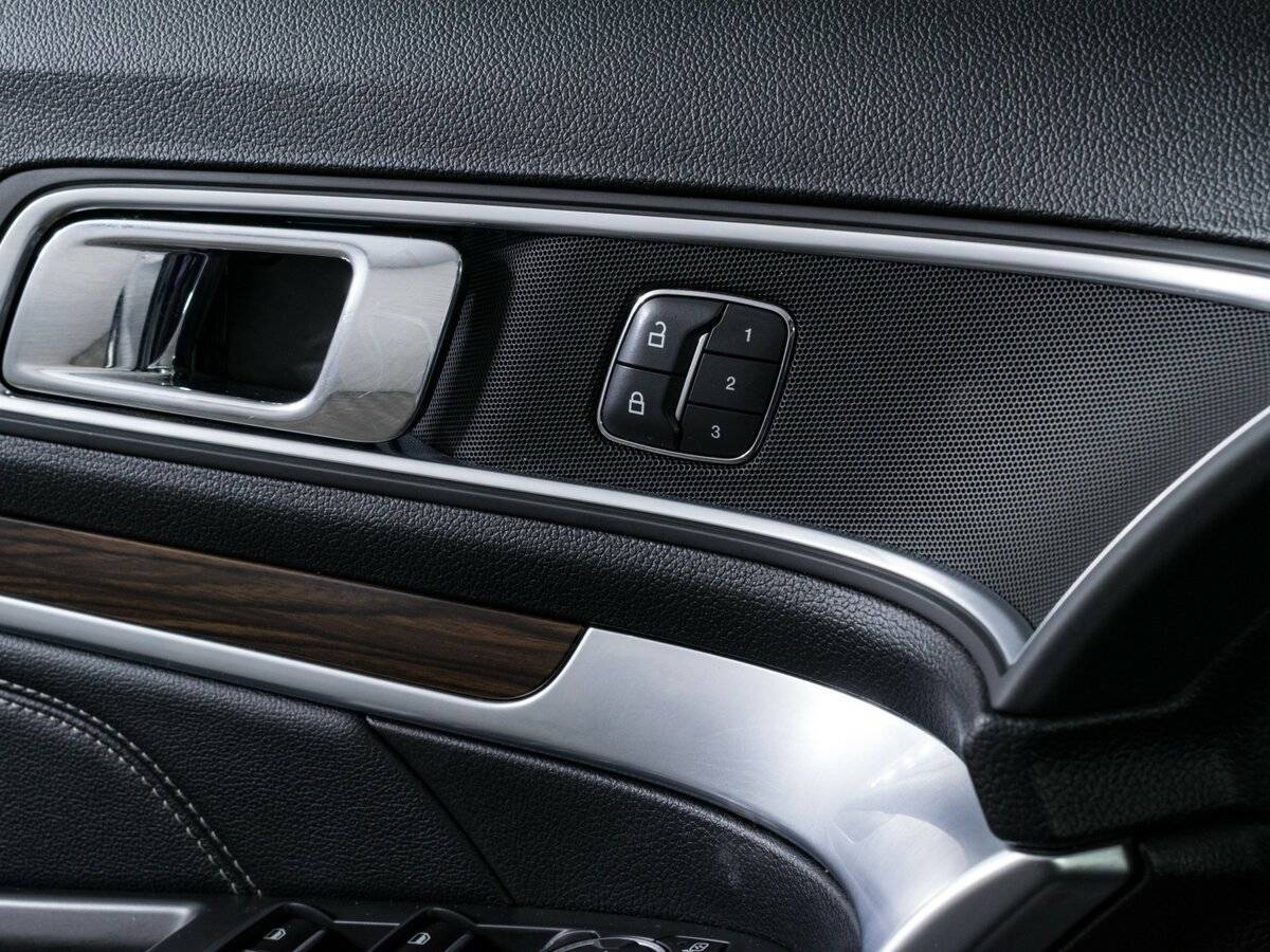 Купить Ford Explorer с пробегом. Фото: #20
