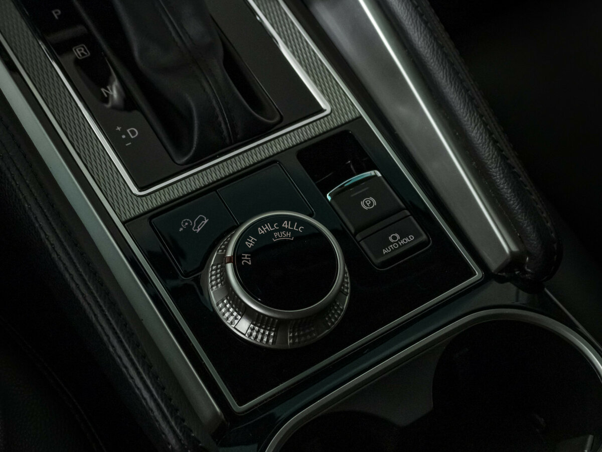Купить Mitsubishi Montero Sport с пробегом. Фото: #15
