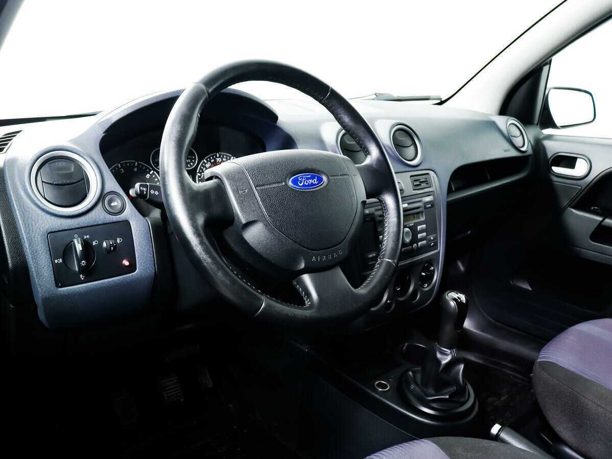 Купить Ford Fusion с пробегом. Фото: #11