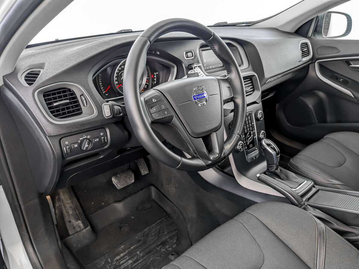 Купить Volvo V40 Cross Country с пробегом. Фото: #13