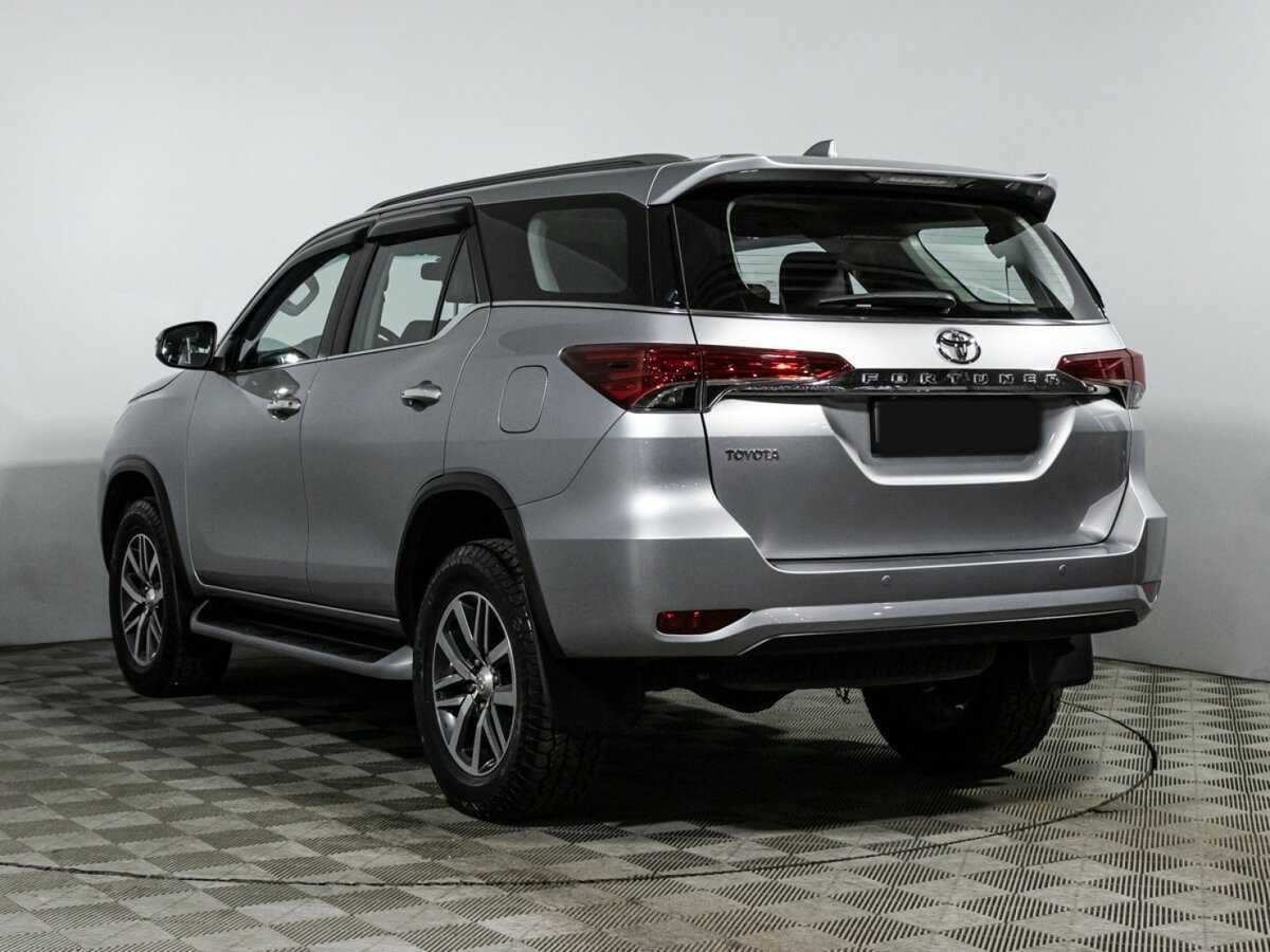 Купить Toyota Fortuner с пробегом. Фото: #6