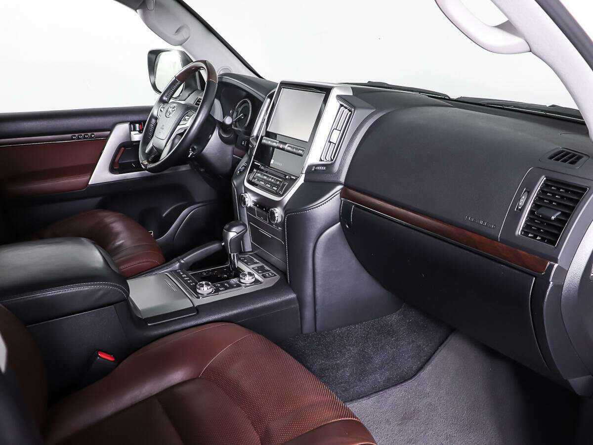 Купить Toyota Land Cruiser с пробегом. Фото: #10