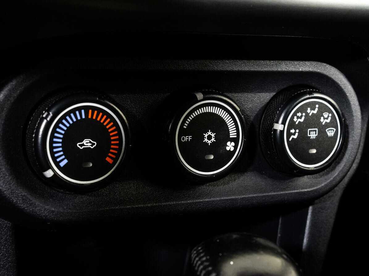 Купить Mitsubishi Lancer с пробегом. Фото: #10