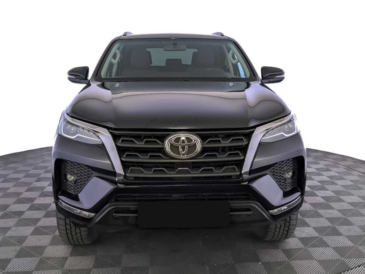 Купить Toyota Fortuner с пробегом. Фото: #1