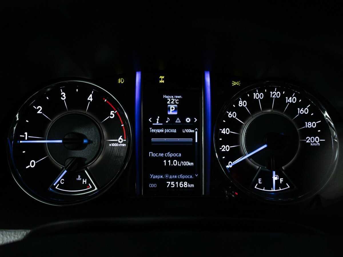 Купить Toyota Fortuner с пробегом. Фото: #11