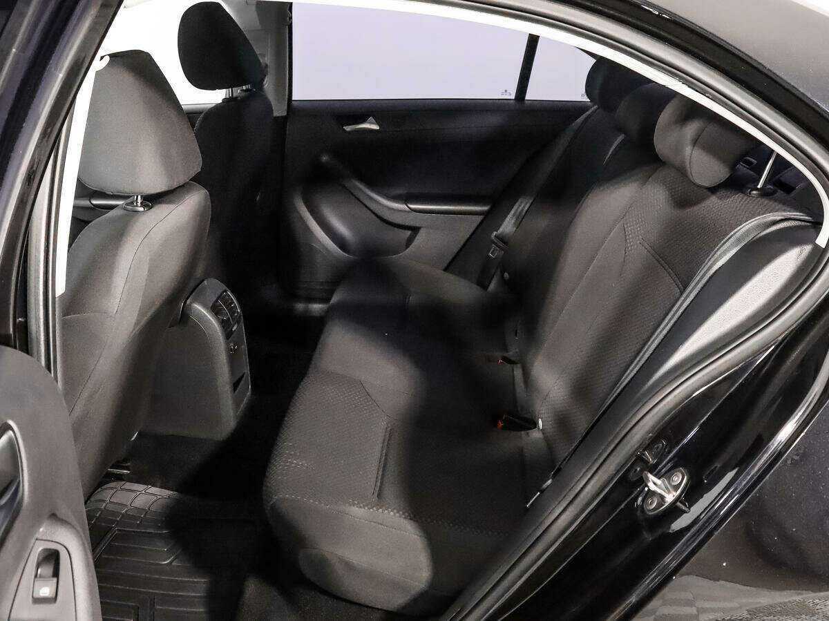 Купить Volkswagen Jetta с пробегом. Фото: #9
