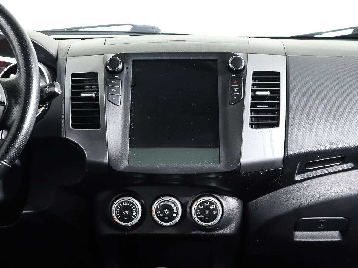 Купить Mitsubishi Outlander с пробегом. Фото: #11