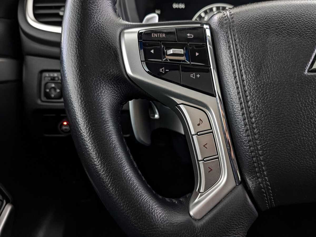 Купить Mitsubishi Montero Sport с пробегом. Фото: #27