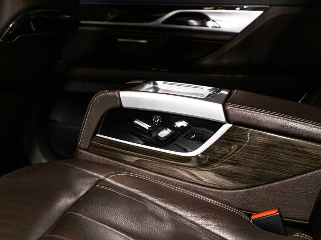 Купить BMW 7 серии с пробегом. Фото: #32