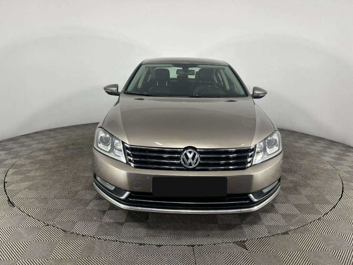 Купить Volkswagen Passat с пробегом. Фото: #1