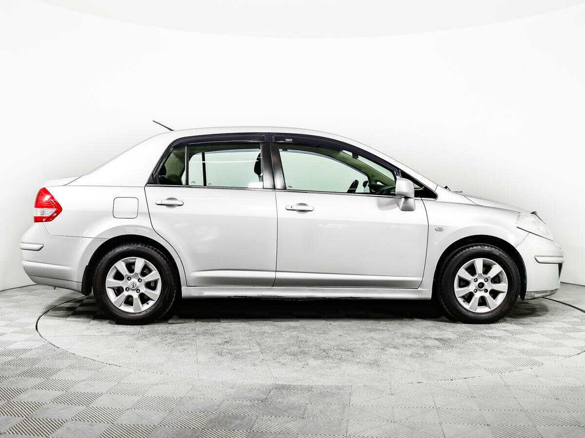 Купить Nissan Tiida с пробегом. Фото: #3