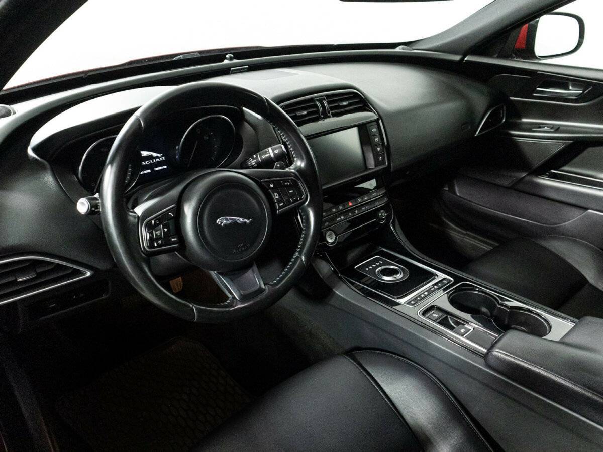 Купить Jaguar XE с пробегом. Фото: #10