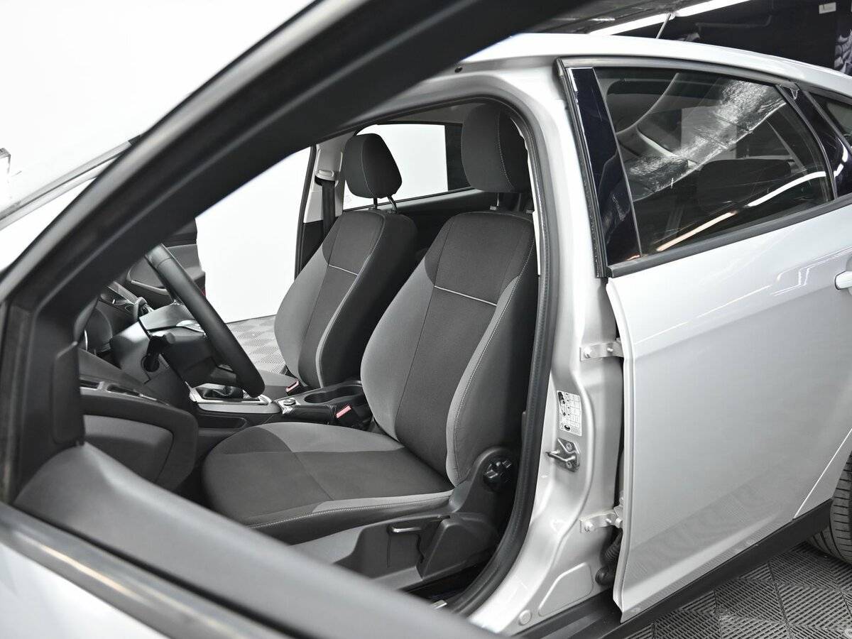 Купить Ford Focus с пробегом. Фото: #4