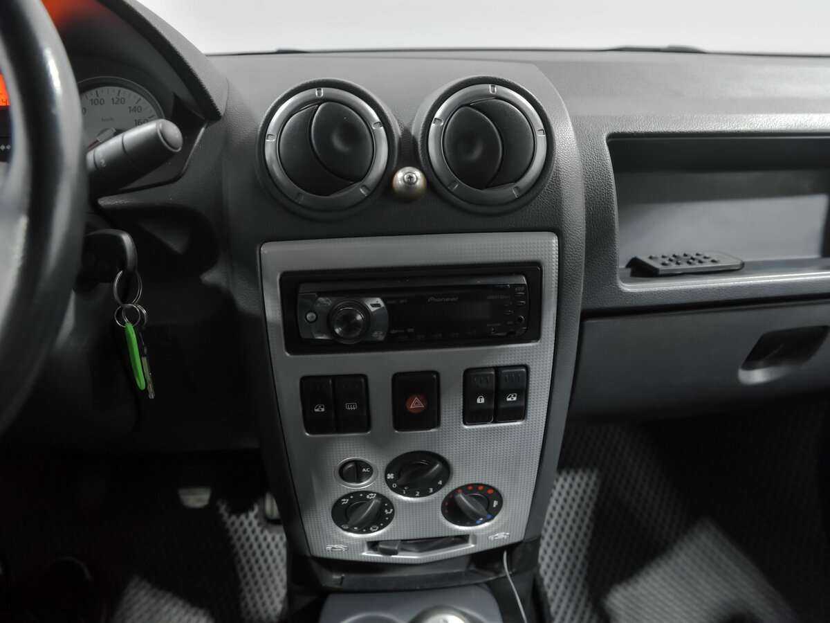 Купить Renault Logan с пробегом. Фото: #8
