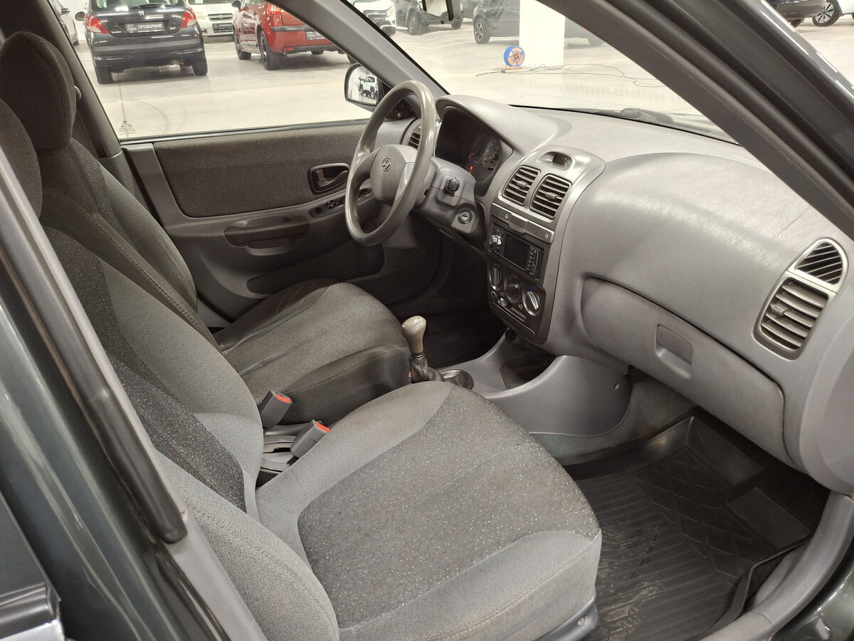 Купить Hyundai Accent с пробегом. Фото: #10