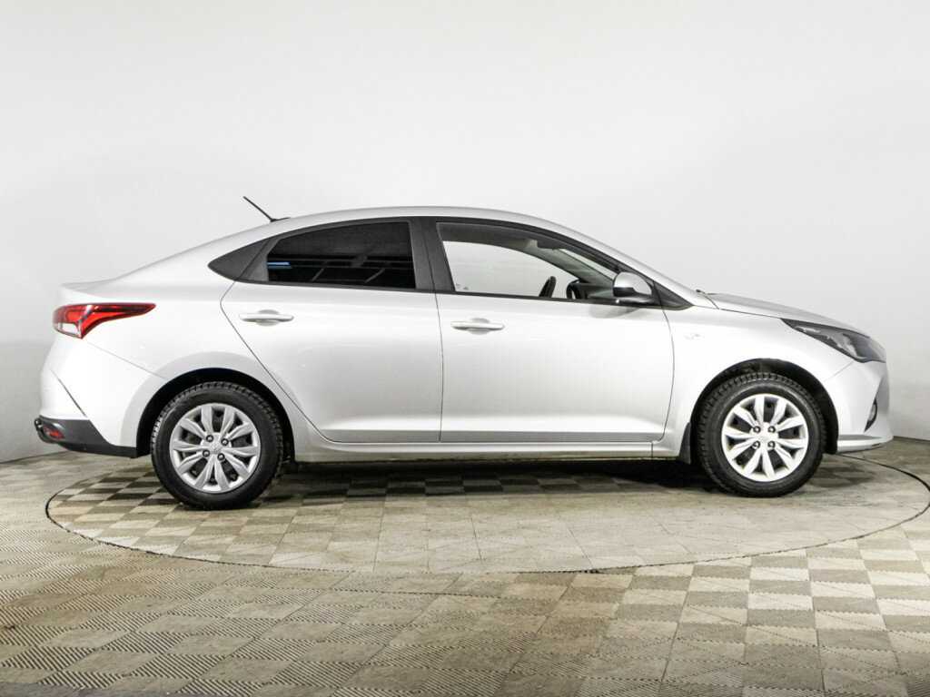 Купить Hyundai Solaris с пробегом. Фото: #3