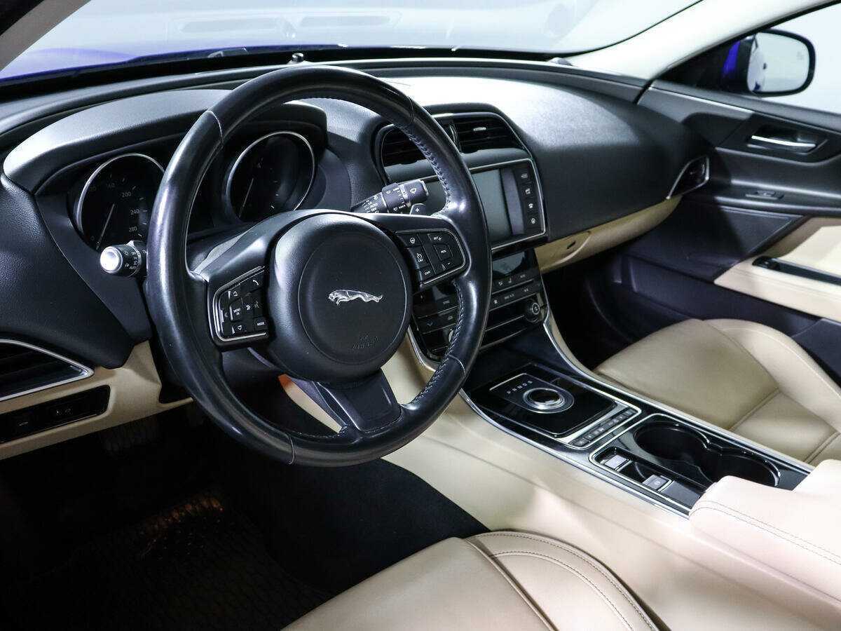 Купить Jaguar XE с пробегом. Фото: #13
