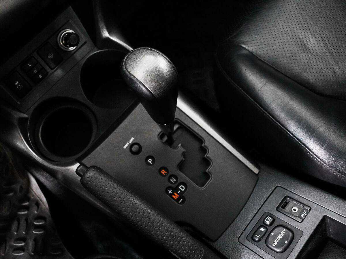 Купить Toyota RAV4 с пробегом. Фото: #10