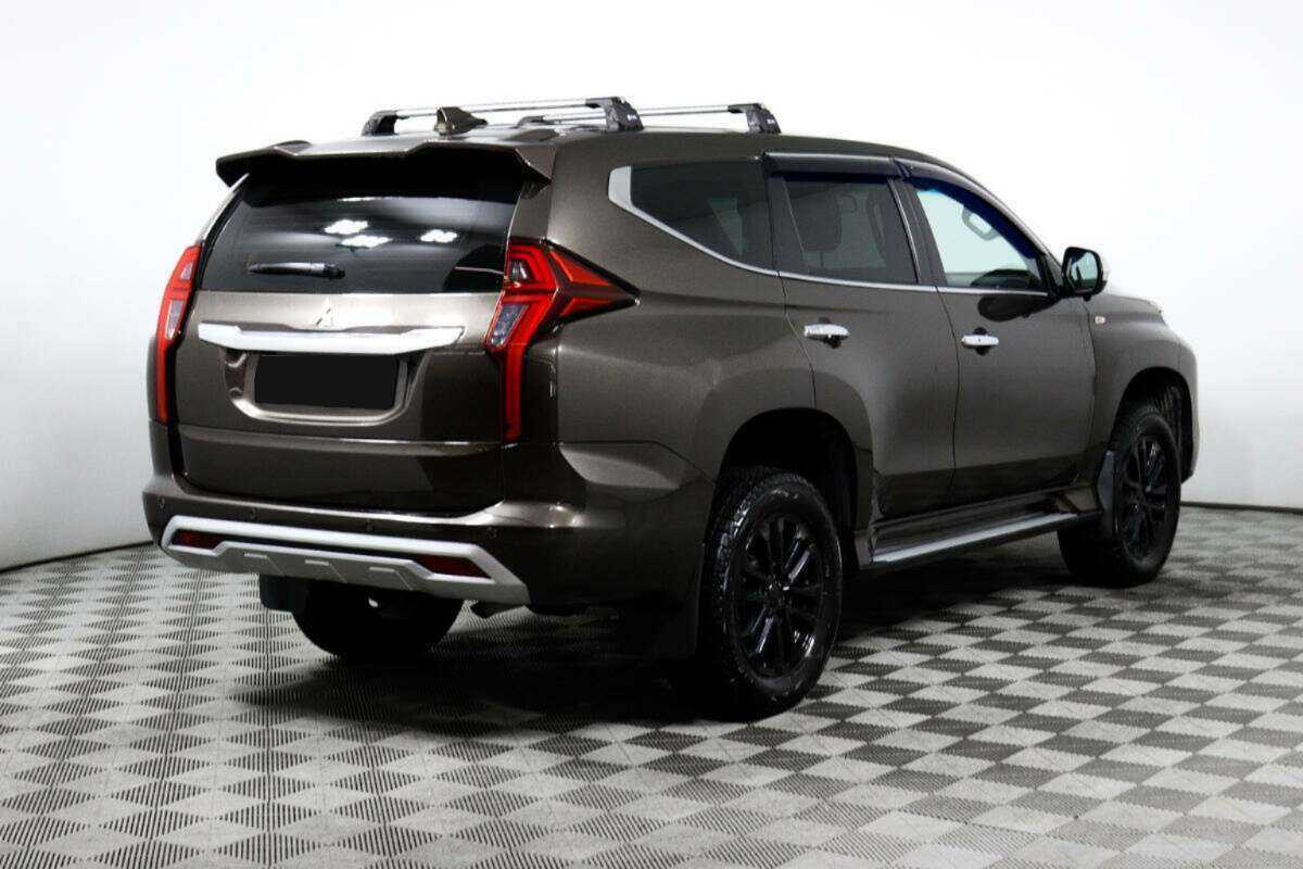 Купить Mitsubishi Montero Sport с пробегом. Фото: #4