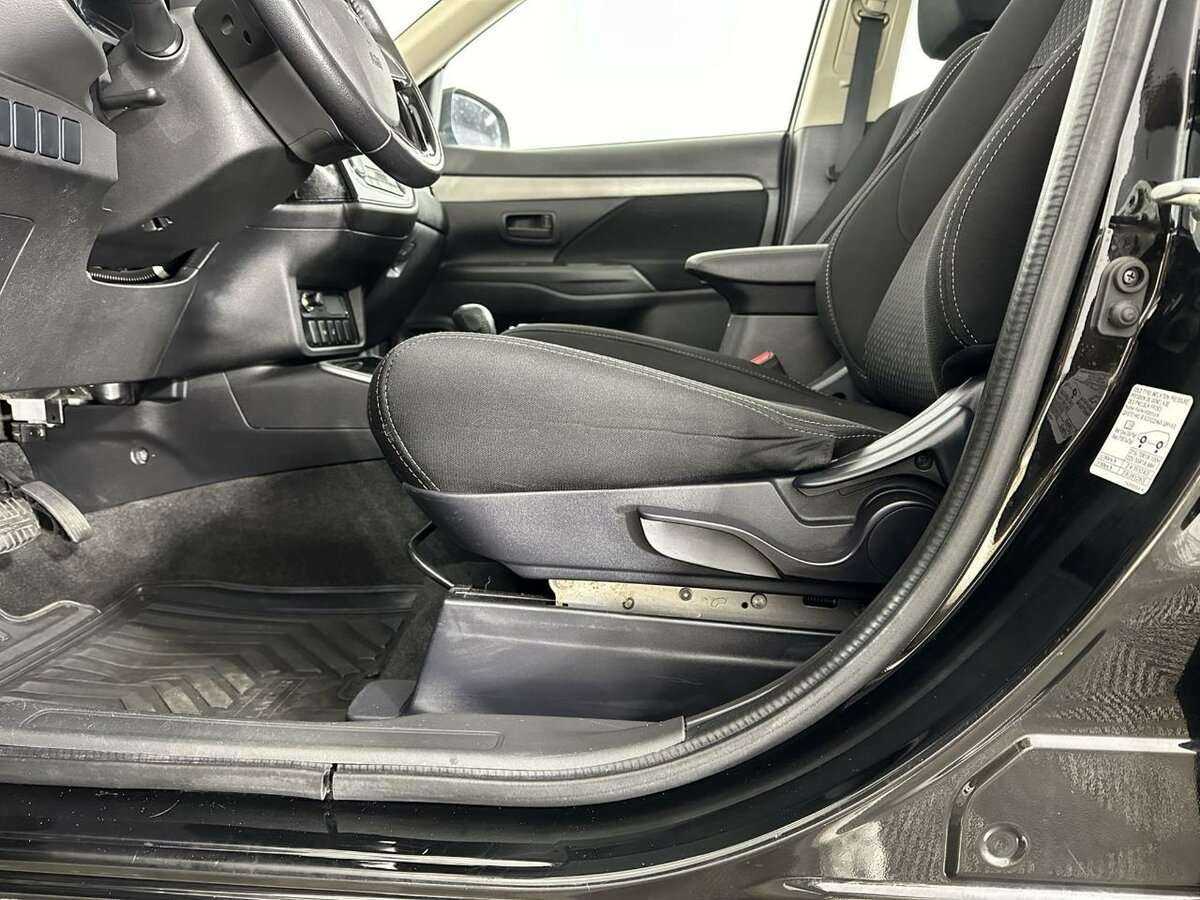 Купить Mitsubishi Outlander с пробегом. Фото: #9