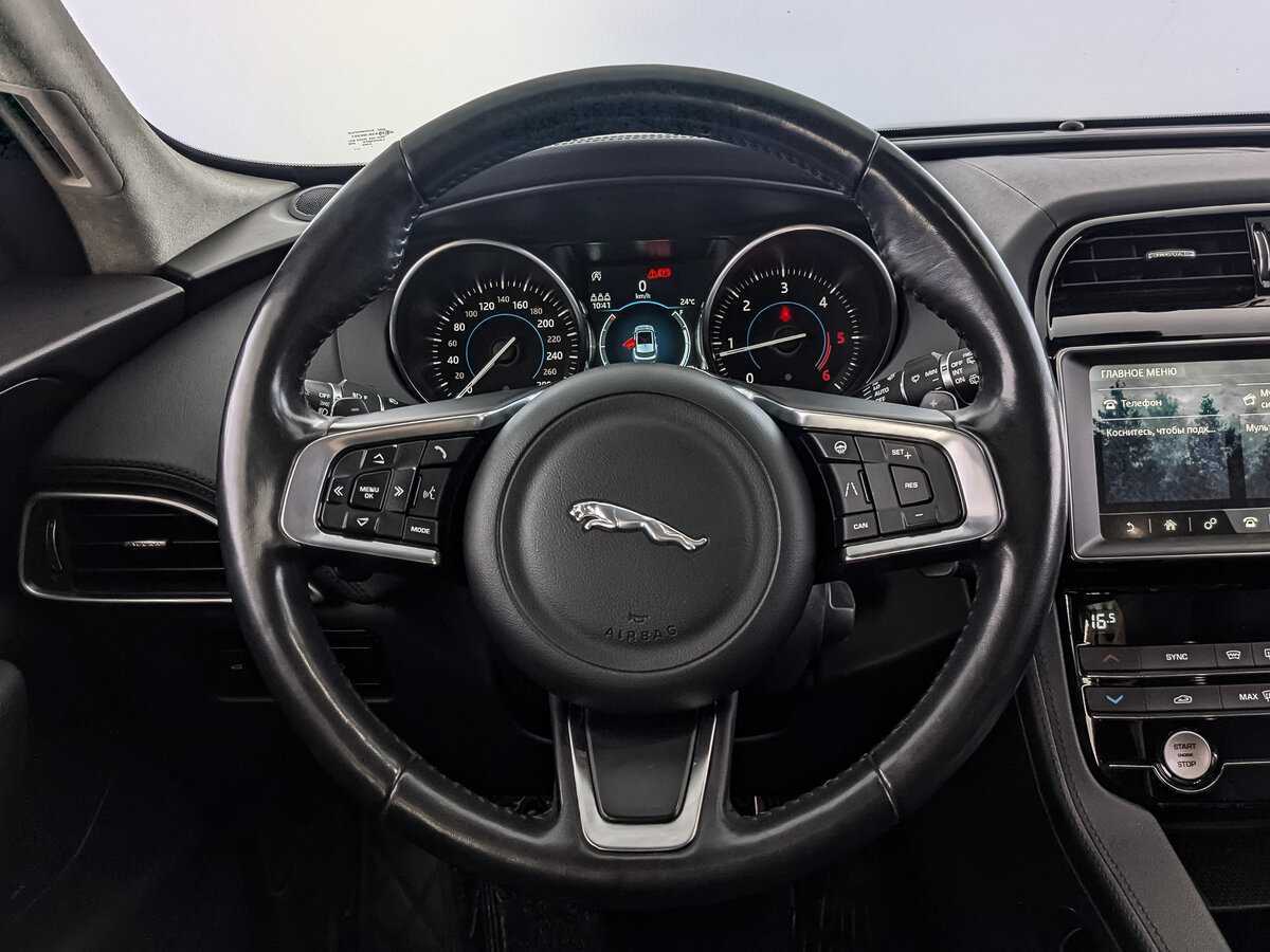Купить Jaguar F-Pace с пробегом. Фото: #17