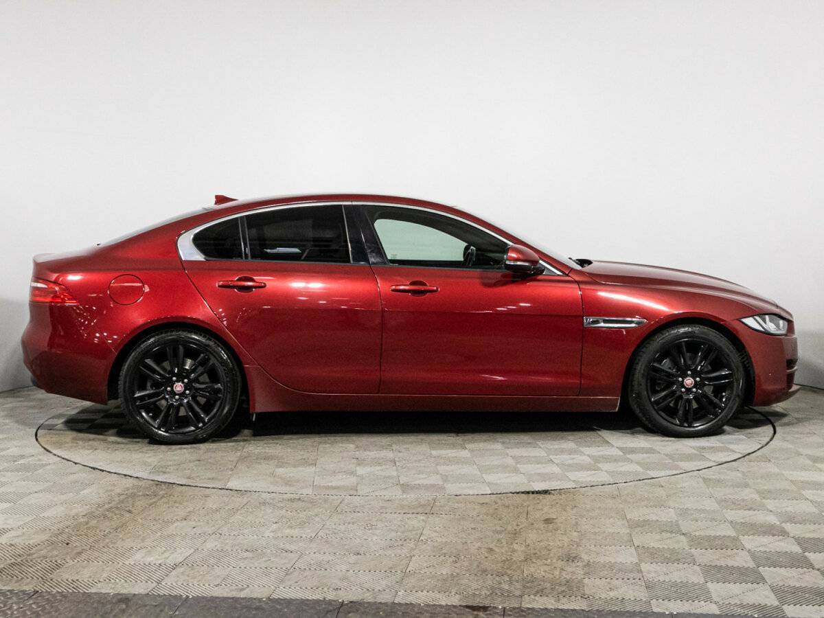 Купить Jaguar XE с пробегом. Фото: #3