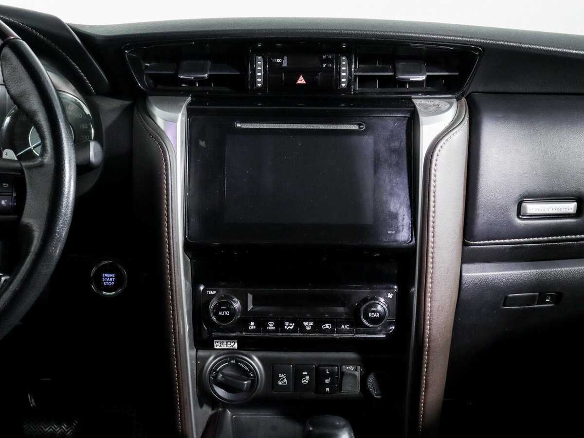 Купить Toyota Fortuner с пробегом. Фото: #9