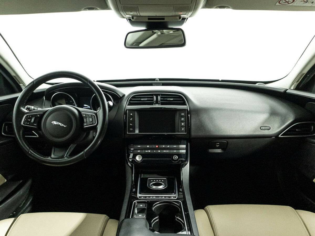 Купить Jaguar XE с пробегом. Фото: #12