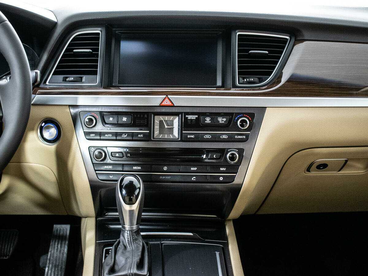 Купить Hyundai Genesis с пробегом. Фото: #13