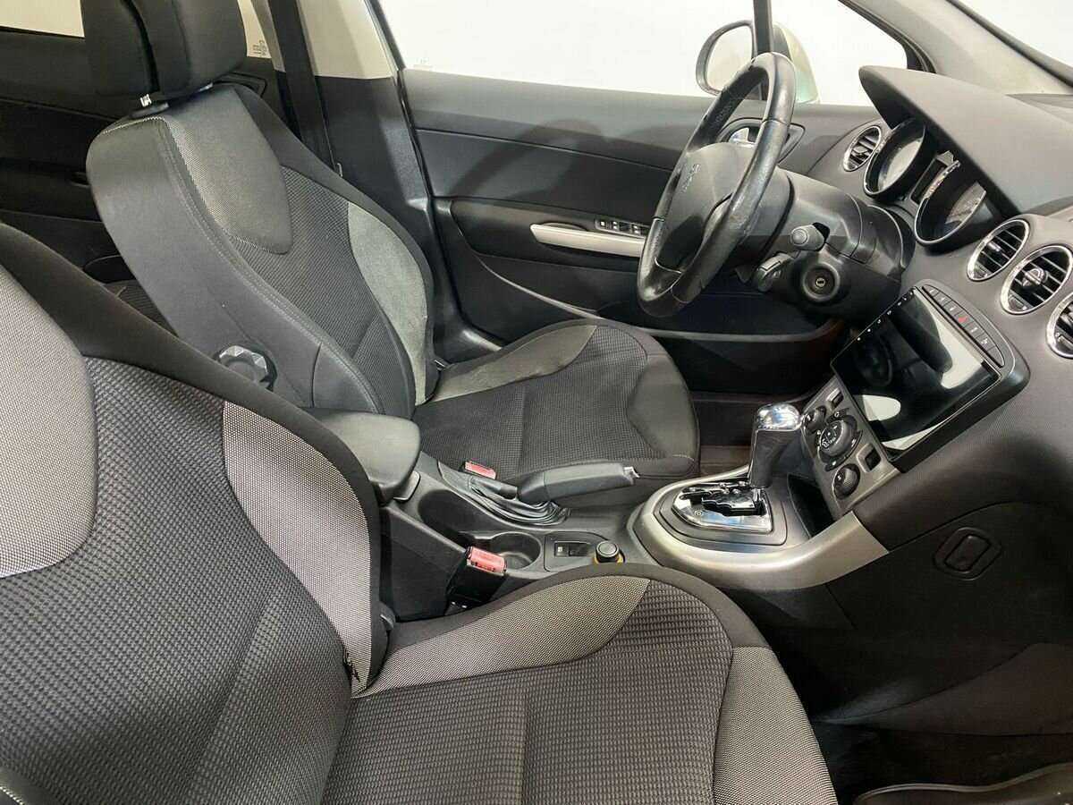 Купить Peugeot 308 с пробегом. Фото: #9