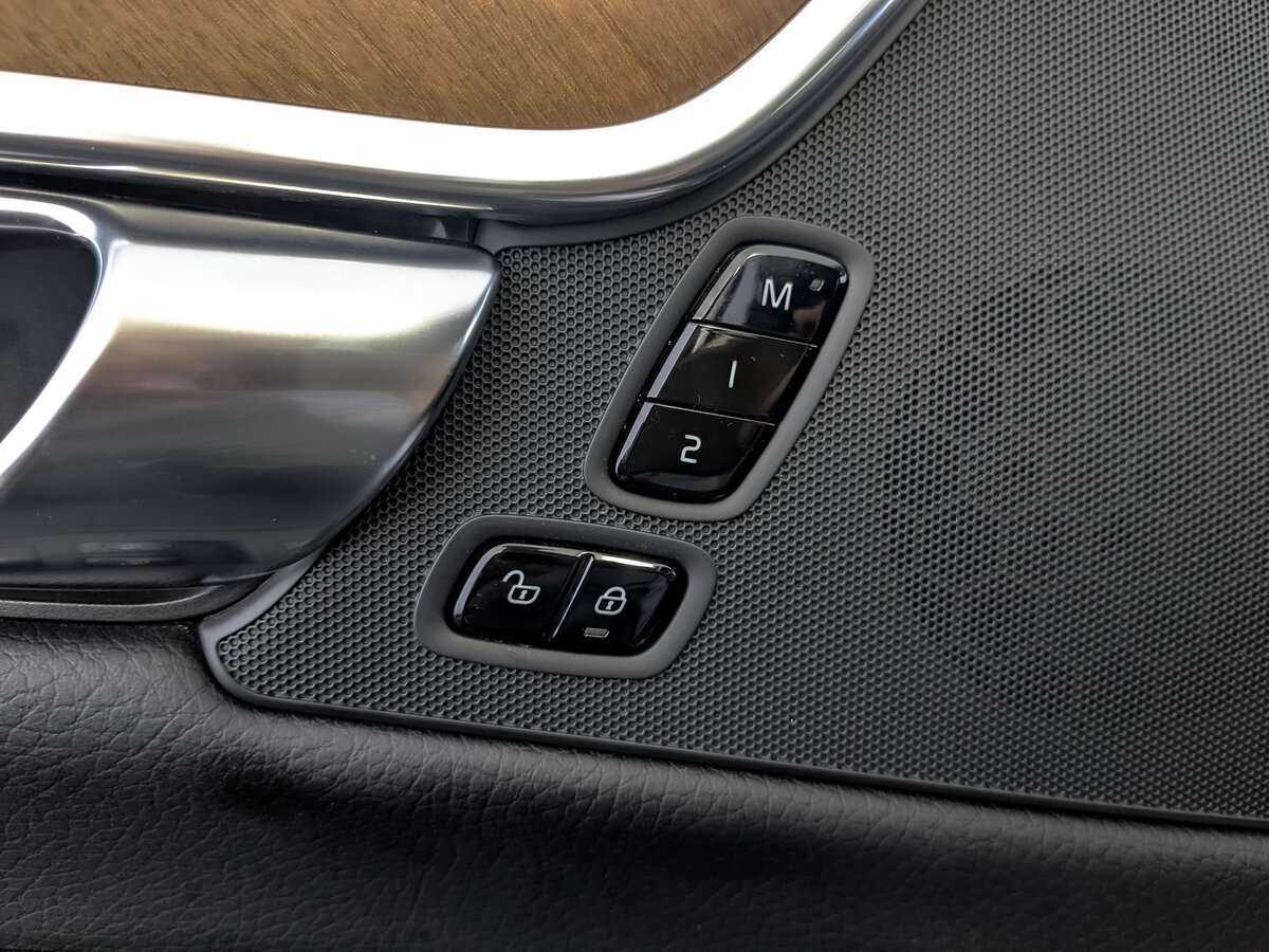 Купить Volvo S90 с пробегом. Фото: #21