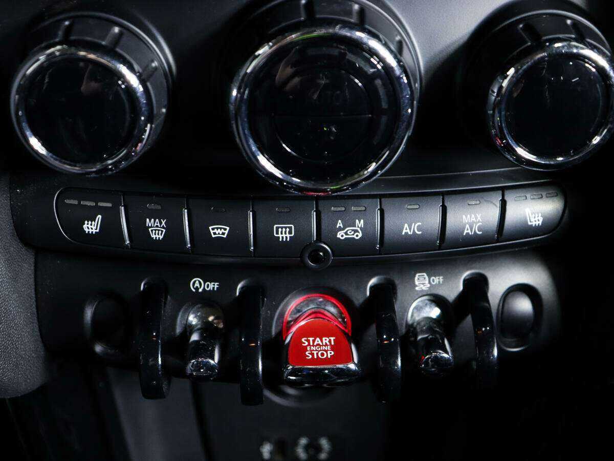 Купить Mini Hatch с пробегом. Фото: #17