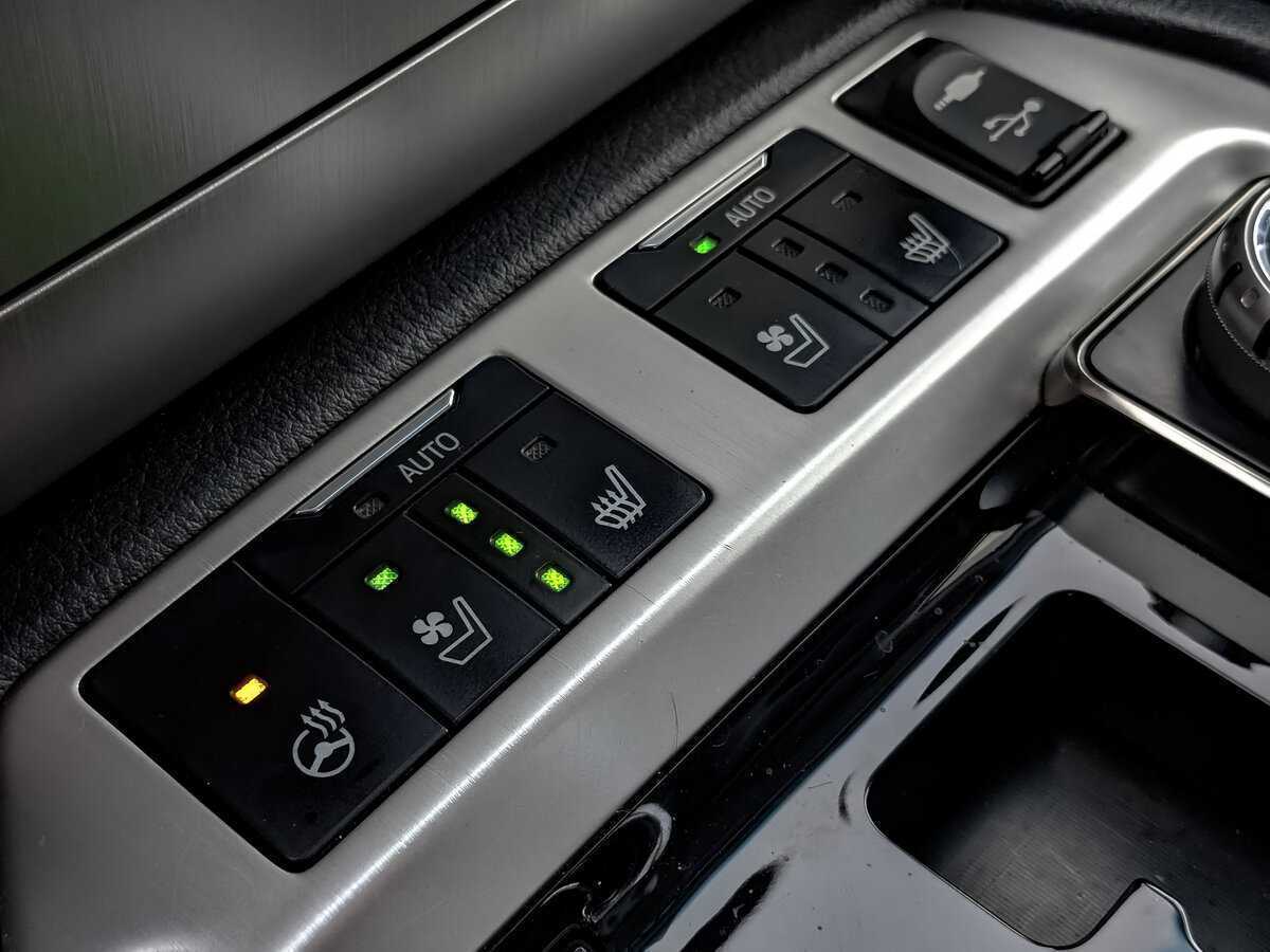 Купить Toyota Land Cruiser с пробегом. Фото: #24