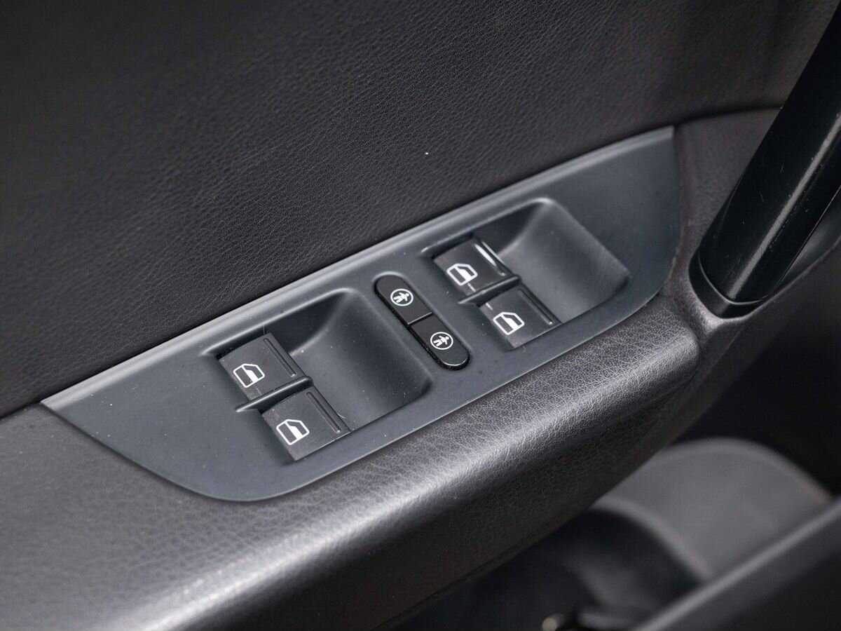 Купить Volkswagen Touareg с пробегом. Фото: #19