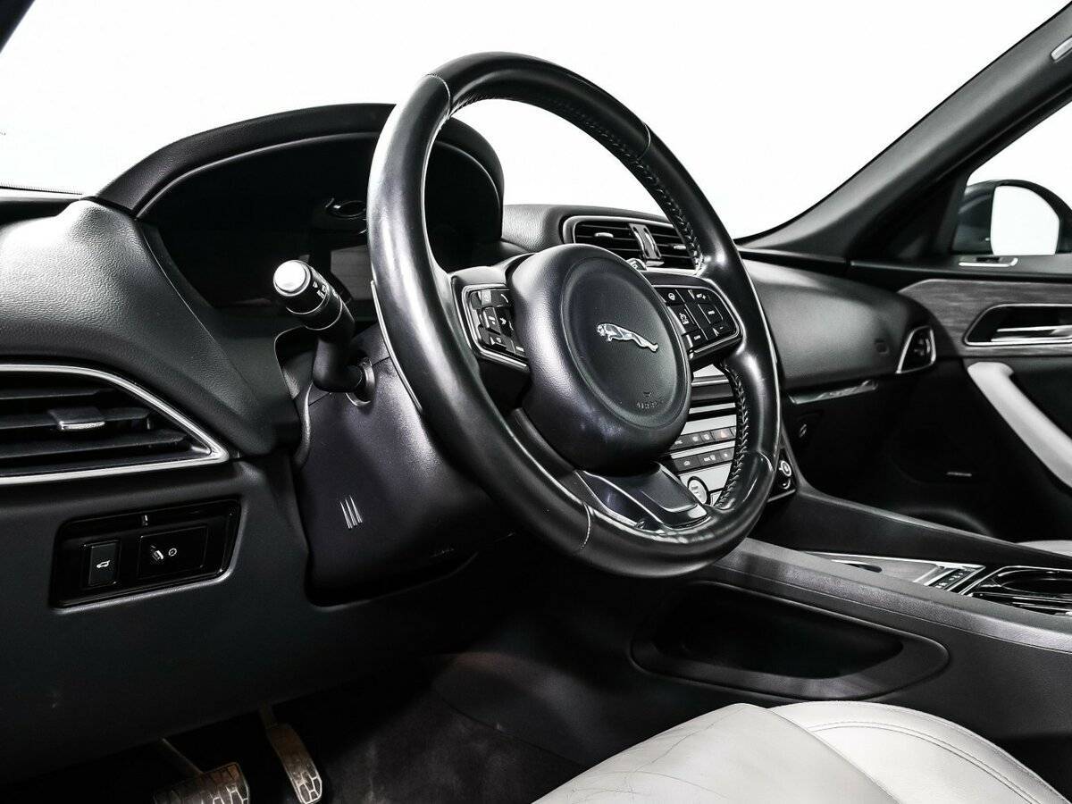 Купить Jaguar F-Pace с пробегом. Фото: #11