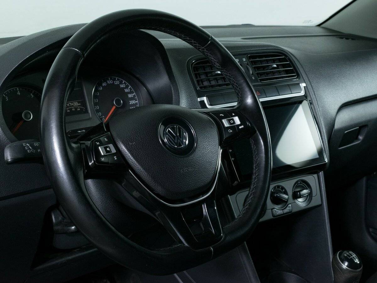 Купить Volkswagen Polo с пробегом. Фото: #11